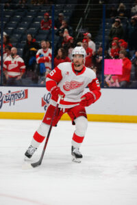 «Детройт Ред Уингз» выставили Эрика Густавссона на уэйверы