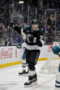 «Кингз» обменивают Уоррена Фоэгеля в «Сенаторз»